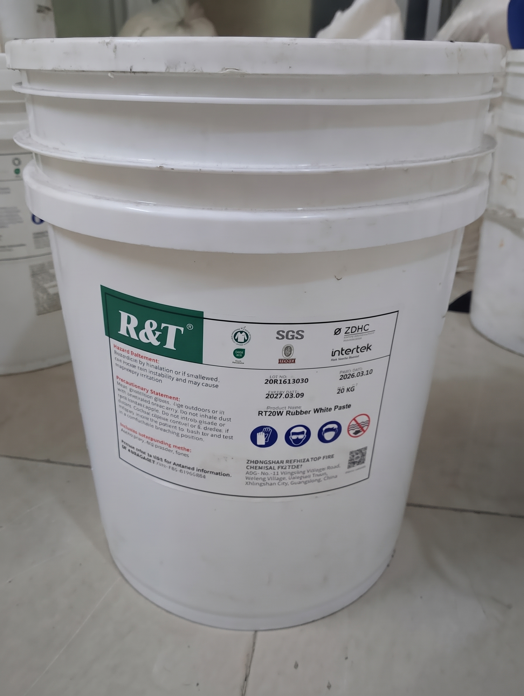 RT20W Rubber White Paste
