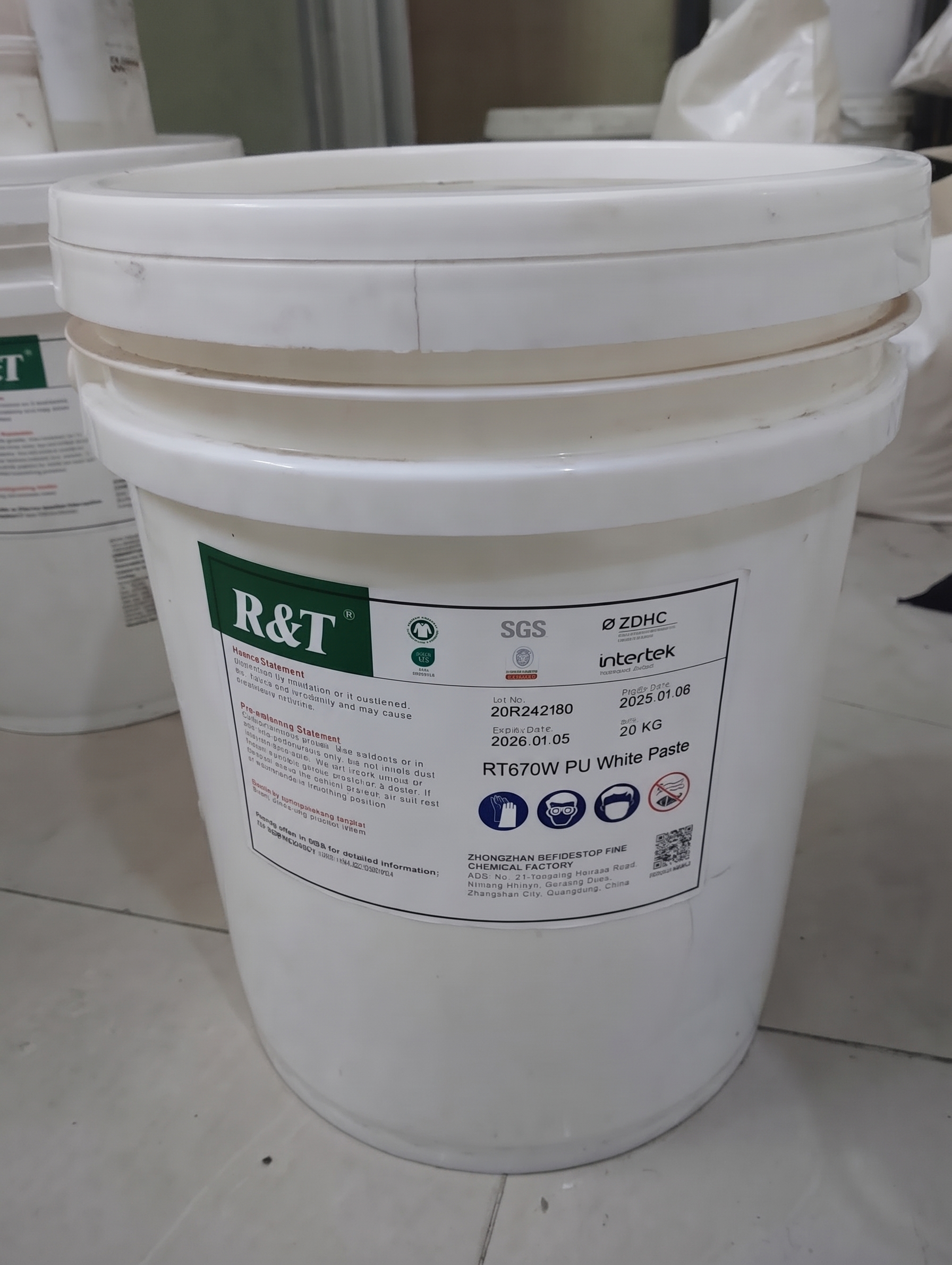 RT670W PU White Paste